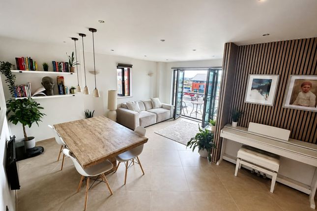 Apartment 38, South Quay, Swansea photo 2