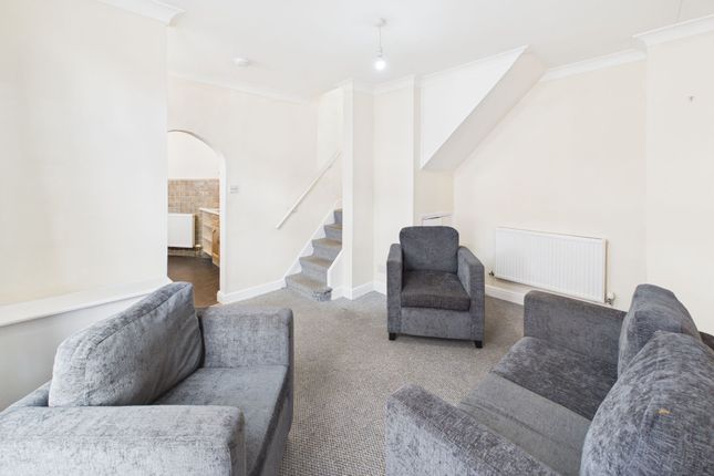132 Queensgate, Bolton photo 2