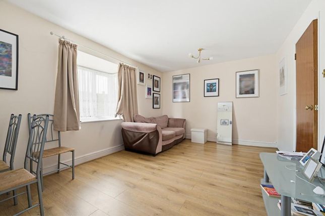 6 Ainslie Court, Vicars Bridge Close, Wembley photo 4