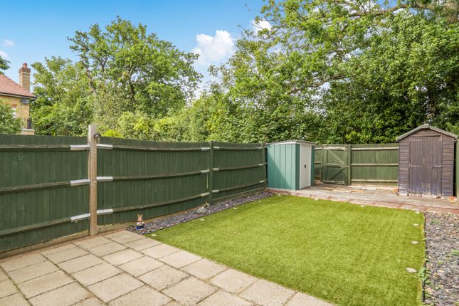 3 Rybrook Drive,, Walton-On-Thames, Surrey photo 4