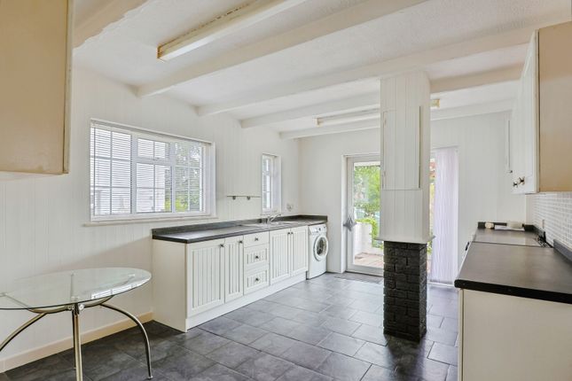 30, Melbury Avenue, Dorset photo 3