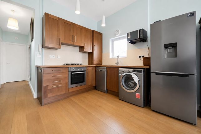 Flat B, 73 Torrington Park, North Finchley photo 4