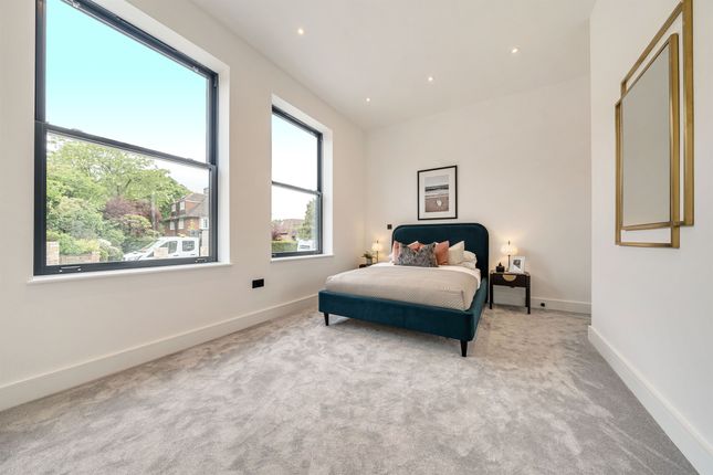 Flat for sale in Sunside Court, Oakleigh Park South, Whetstone, London