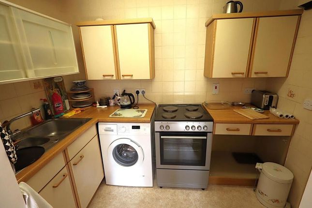 30 Meadowcroft, High Street, Bushey photo 3