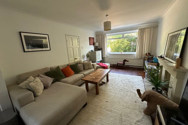 141, Gaston Way, Shepperton photo 4