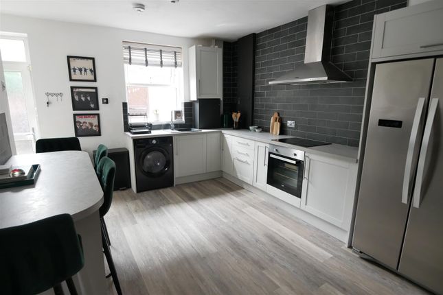 4, Baghill Road, Wakefield photo 4