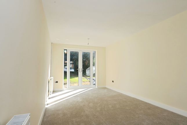 23, Elmdon Close, West Midlands photo 4
