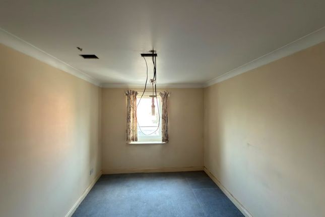 2-bed flat on 11, Woodland Crescent, London, £375,000