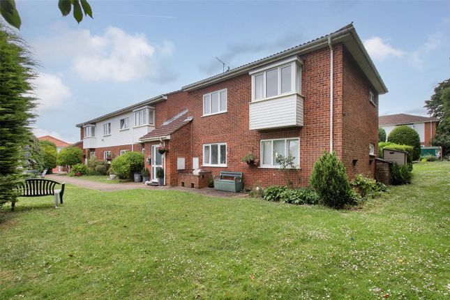 Flat for sale in Eaton Square, Longfield, Kent