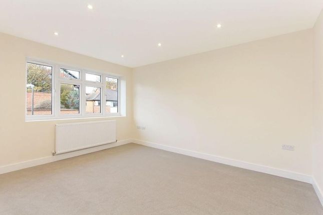 85A,, Runnymede, London photo 2