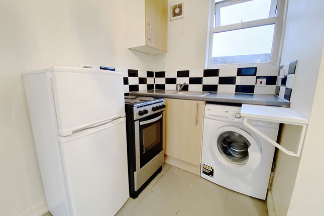 Studio 2, 4, Tennyson Road, Hounslow photo 3