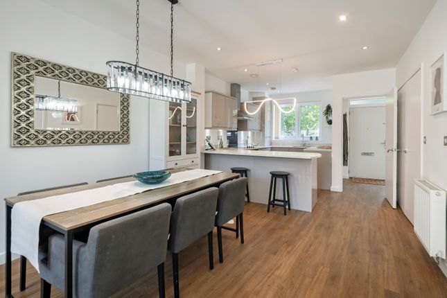 10, Reynard Way, Brentford photo 4