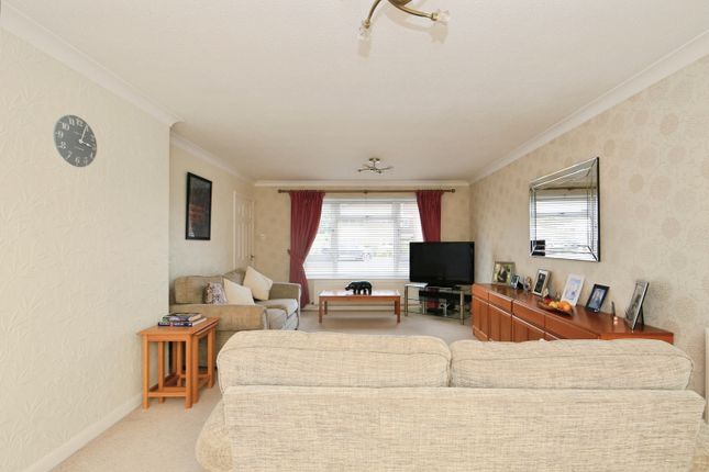 31, Harewood Gardens, Peterborough photo 4