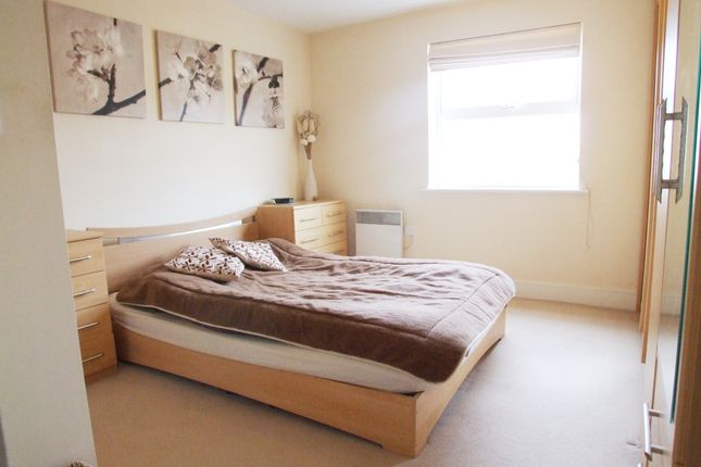 Flat to rent in North Road, Woking