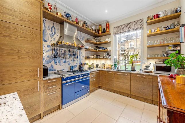 Property for sale in Cambridge Street, London