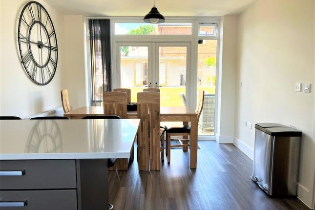 Parsonage Grove, Woking photo 3