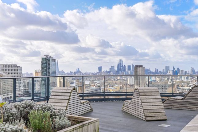 Flat for sale in Roosevelt Tower, Manhattan Plaza, Canary Wharf, London