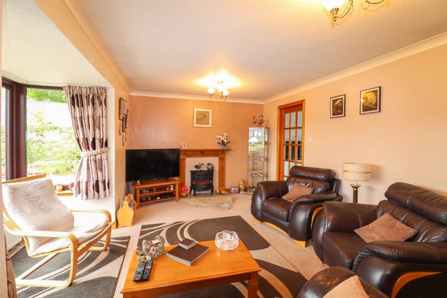 8, James Ewart Avenue, Dalbeattie photo 4