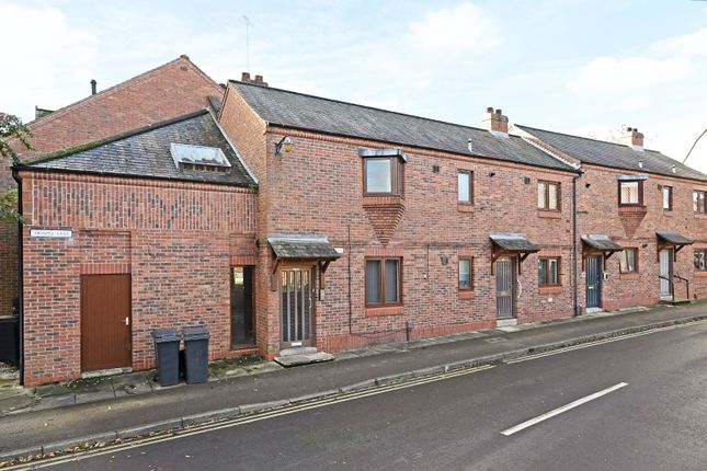 1-bed flat on Trinity Lane, York, £950/mo