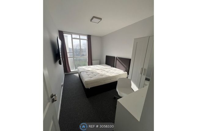 Flat, Exeter House Hallfield Estate, London photo 3