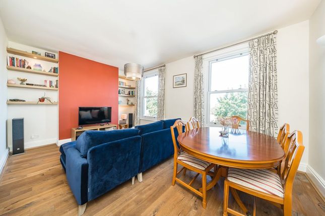 Flat 2, 775, Wandsworth Road, LONDON photo 2