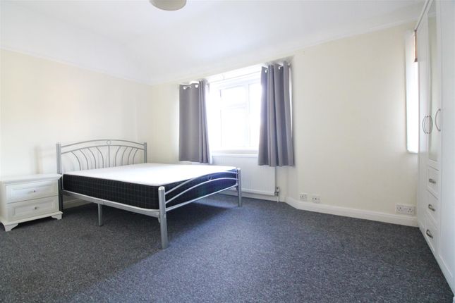 Oakdene Road, Uxbridge photo 5