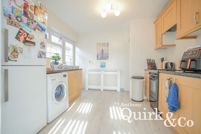 37, Crescent Road, Canvey Island photo 2