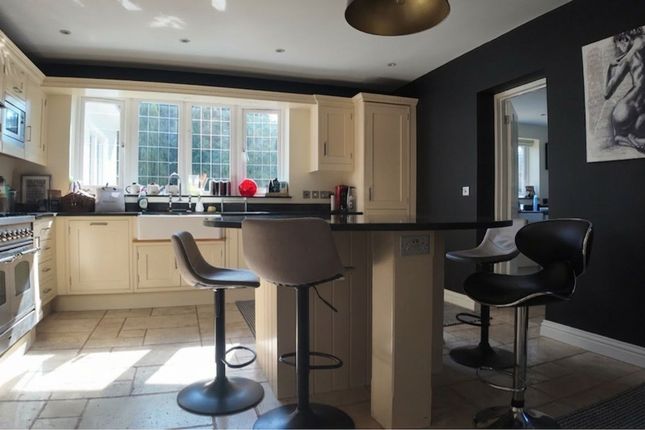 1 Weston Close, Brentwood photo 5