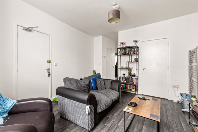 Flat to rent in Dover Road, Folkestone