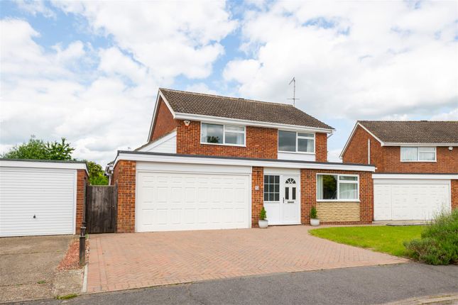 Thumbnail Detached house for sale in Westleas, Horley