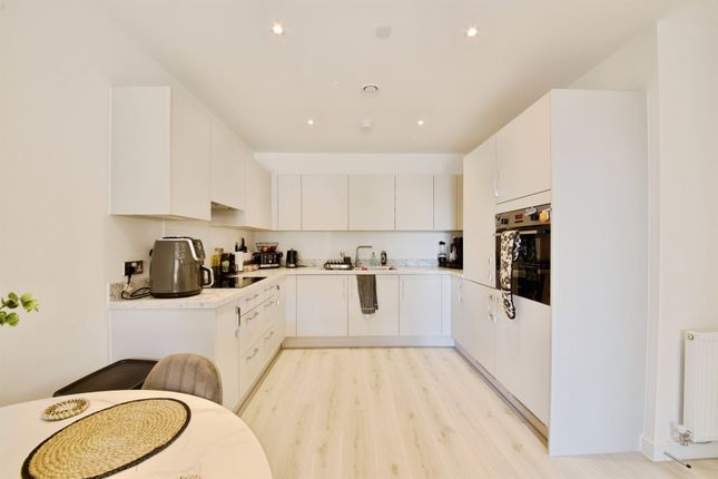 Flat 4, Luxton House, 2, Sackett Road, Barking photo 2