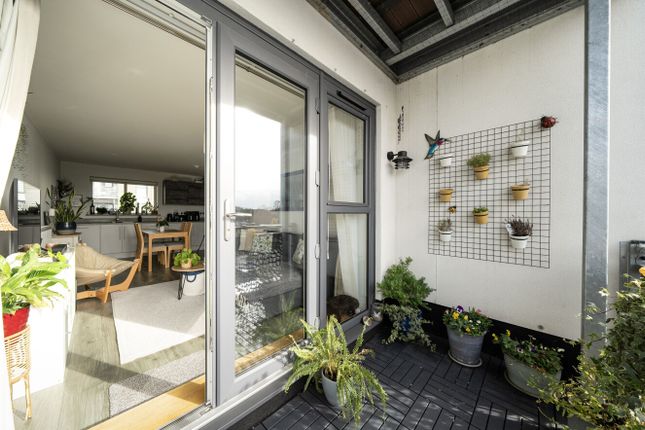 Flat 13, Aspect Place,, Mole Road, Walton-on-Thames photo 4