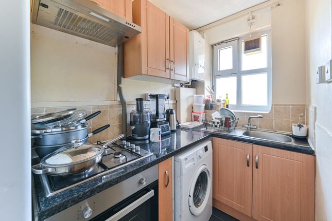 Povey House, Tulse Hill Estate, Brixton photo 3