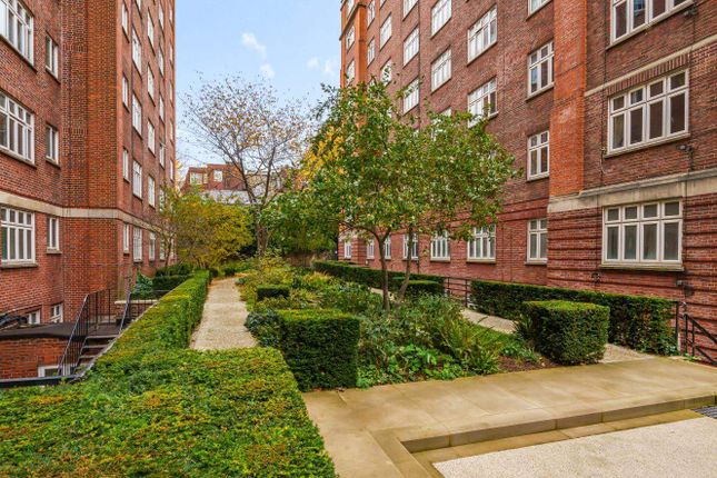 Flat for sale in Hall Road, London