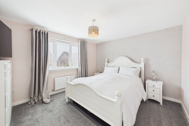 16 Longfaulds Place, Glasgow photo 4