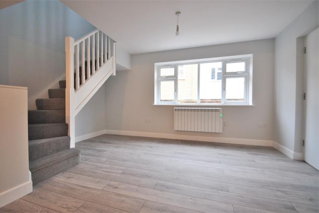 Flat 2, 4 Minter Terrace, Ranwell Passage, London photo 4