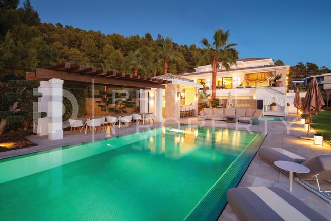 Thumbnail Villa for sale in Cascada De Camojan, Marbella Golden Mile, Marbella
