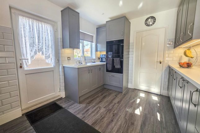 15, Tanfields Grove, Corby photo 3