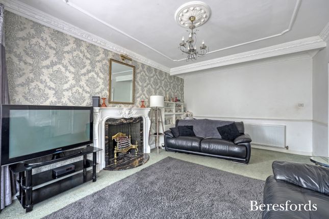 6, Lower Bedfords Road, Romford photo 4