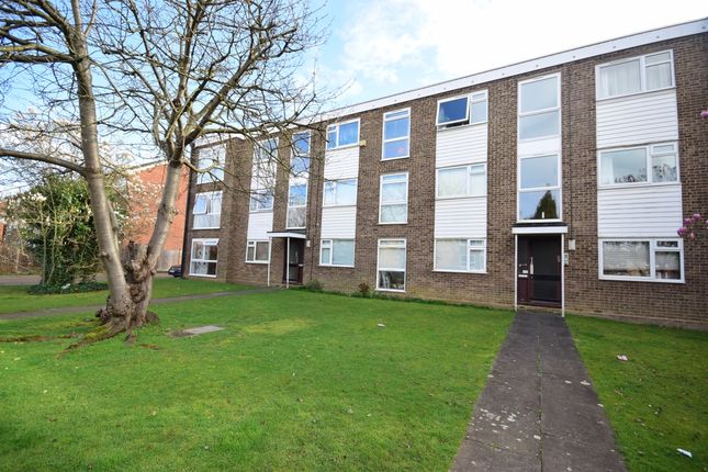 Flat to rent in Grange Road, Sutton