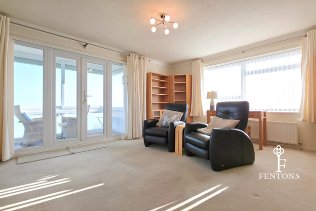 24, Dolphin Court, Frinton-on-Sea photo 4