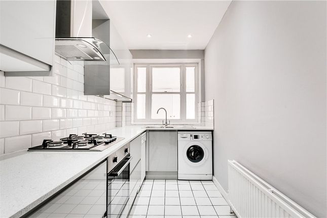 Flat to rent in Eardley Crescent, Earls Court, London