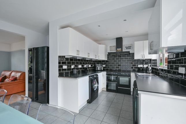 80, Meadowview Road, Ewell photo 4