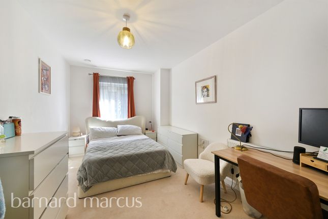 Flat 4, Spurrings Court, 111, Elmington Road, London photo 3