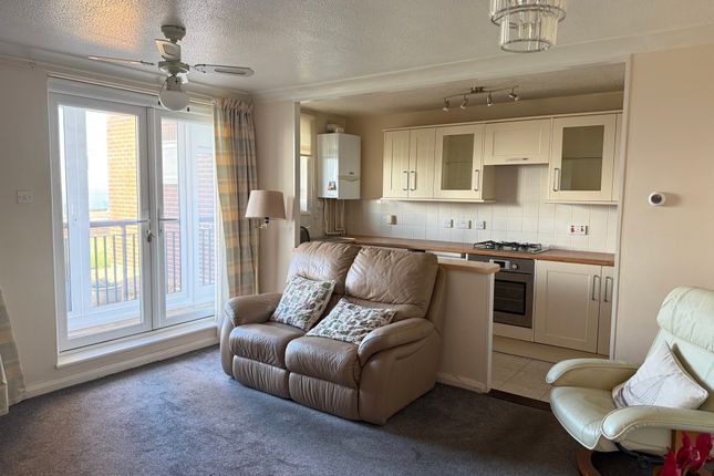 Flat 2, Freshwater Court, 25 Marine Parade West, Lee-on-the-Solent photo 3
