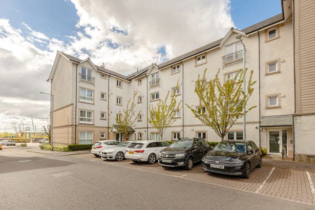 Flat for sale in Chandlers Court, Riverside
