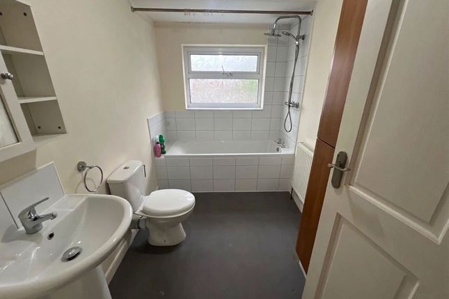 129 Wortley Road, Sheffield photo 3