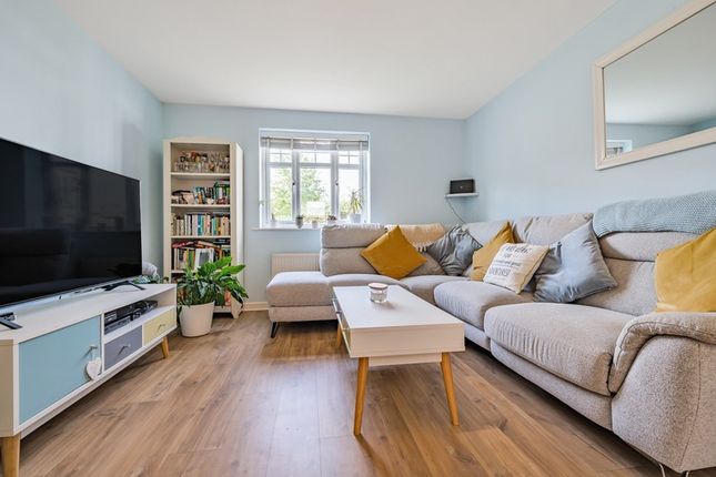 Flat for sale in Sidney Court, Guildford, Surrey