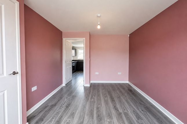 78, Blossom Way, Salford photo 4