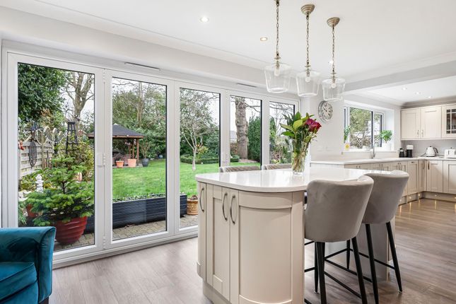 24 Oakmere Lane, Potters Bar photo 2